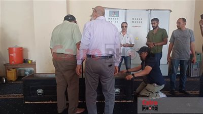 وهبه الله بما لم يرزق.. وضع طفل رضيع في نعش أحمد فرحات خلال دفنه | فيديو