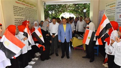 محافظ أسيوط يمنح 2 كرسي متحرك لمركز تأهيل الفتيات المعوقات بالفتح 