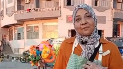 سيدة تبيع حلويات على شواطئ رأس البر: جوزي ساعدني أكبر مشروعي.. وتخليت عن الوظيفة عشان حلمي| بث مباشر