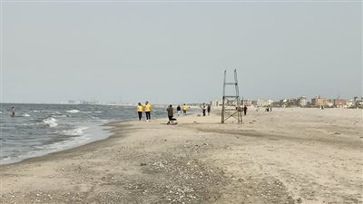مدينة جمصة تحذر المواطنين من التوغل في مياه البحر بسبب ارتفاع الأمواج