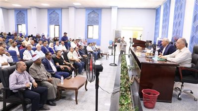 محافظ الوادي الجديد يوجه بطرح مساحات من الأراضي الزراعية للمواطنين في مزاد علني 