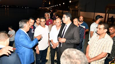 في جولته بالممشى السياحي.. محافظ الدقهلية يوجه بتوفير فرصة عمل لشاب من ذوي الهمم