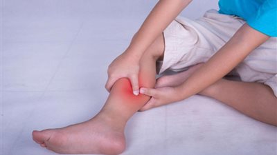 تعرف على أسباب زيادة آلام الساقين عند النوم