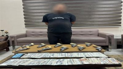 التحقيق مع تاجر سلاح ضبط بحوزته 10 فرد محلي بـ شبرا خيت 