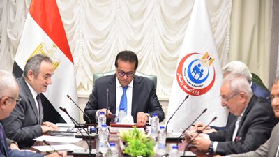 وزير الصحة: زيادة الطاقة الاستيعابية بالمستشفيات التعليمية لـ 7112 سريرا