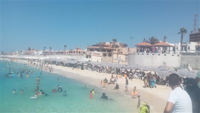 فتح شواطئ مطروح أمام المصطافين بعد يومين من الإغلاق بسبب النوة