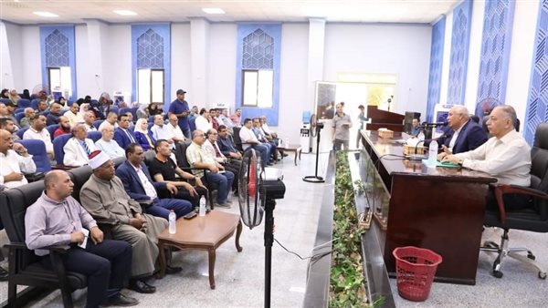 جانب من لقاء محافظ