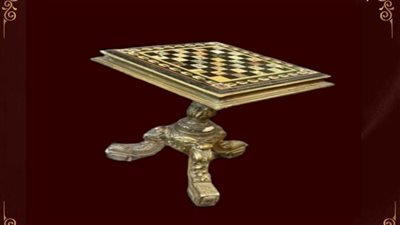 متحف قصر المنيل يعرض طاولة شطرنج مصنوعة من خشب الأويما المذهّب 