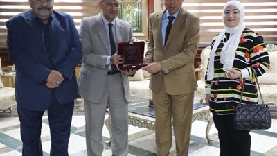 محافظ المنيا يبحث مع نائب رئيس هيئة قصور الثقافة سبل تطوير التعاون ودعم الأنشطة الثقافية