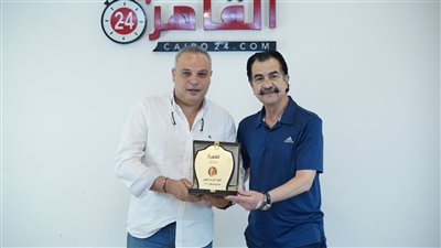 القاهرة 24 يُكرم الفنان تامر عبد المنعم عن نجاح مسرحية نوستالجيا 90/80