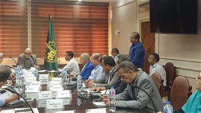 لم يعقد منذ 5 سنوات.. محافظ القليوبية يعقد أول لقاء بالمواطنين ويستمع لشكاواهم