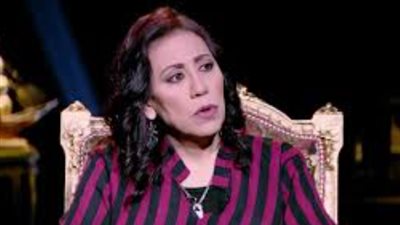 وفاء السيد: فقدت حقيبتي وأنا بطوف في الحرم.. وتعرضت لضربة شمس أثرت على نظري