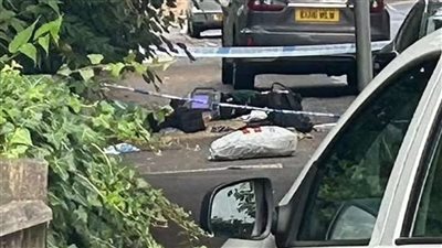 12 طعنة.. كاميرات مراقبة توثق طعن ضابط في شوارع بريطانيا