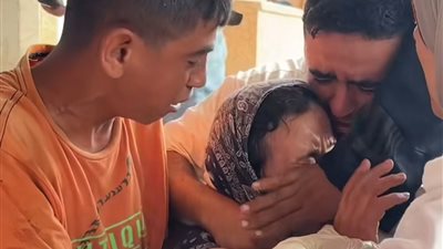 انهيار أم فلسطينية بعد استقبالها خبر استشهاد ابنتها 