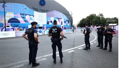 احتجز 40 دقيقة.. تقارير: السماح للرئيس الإسرائيلي بمغادرته مطار باريس بعد منعه بسبب مخاوف أمنية 