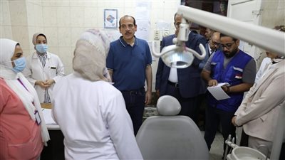 نائب وزير الصحة يوصي باتخاذ الإجراءات القانونية حيال بعض الأطباء بعيادة التأمين الصحي المركزية