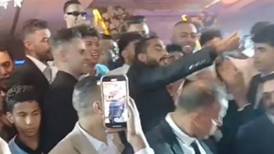 لاعبو النادي الأهلي يشعلون حفل زفاف مروان عطية | بث مباشر 