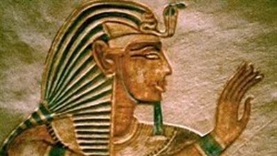 باروكة شعر.. اعرف أهم ملابس الملوك في مصر القديمة 