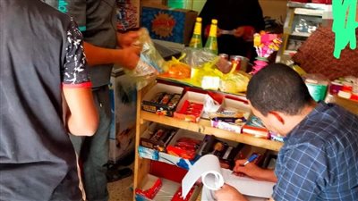 إعدام 28 كيلو أغذية فاسدة في حملة ببني سويف