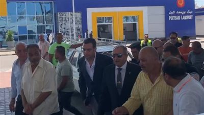 محافظ بورسعيد يتفقد الميناء البري ويوجه السائقين بالالتزام بالتعريفة الجديدة | بث مباشر 