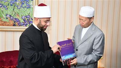 وزير الأوقاف يوجه بإرسال عدد من المؤلفات إلى الجمعية الإسلامية الصينية