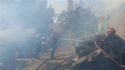 اندلاع حريق داخل مخزن سيراميك بطريق القطامية.. والحماية المدنية تسيطر عليه