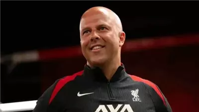 آرني سلوت يكشف موقف أرنولد من الرحيل عن ليفربول 