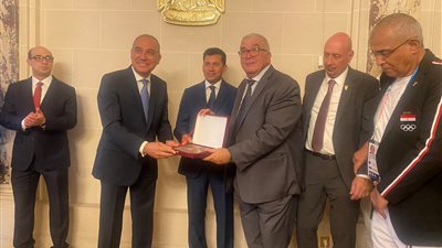 بحضور وزير الرياضة.. سفير مصر بفرنسا يقيم مأدبة عشاء للبعثة المصرية | صور