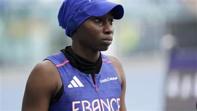 بسبب الحجاب|عداءة فرنسية مهددة بالحرمان من حضور أولمبياد باريس.. وحقوقيون: أسلوب عدائي بحق المسلمين