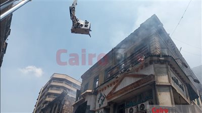 الدفع بسيارات إطفاء جديدة للسيطرة على حريق العتبة بعد تأثر 3 عقارات | صور