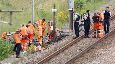 وزير الداخلية الفرنسي يلمح إلى احتمالية تورط طرف أجنبي في تخريب كابلات شبكة السكك الحديدية