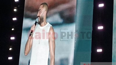 تامر حسني يشعل حفله بـ مهرجان العلمين.. ويستعيد ذكريات أعماله السينمائية | صور