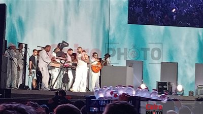  لقطات من حفل تامر حسني بمهرجان العلمين: تفاعل مع الجمهور وغناء مع طفلة والاحتفال بعيد ميلاد زوجة أحد المعجبين