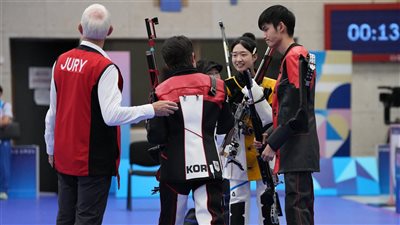 الصين تحرز أول ميدالية ذهبية بأولمبياد باريس 2024 في زوجي مختلط الرماية