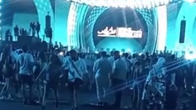 توافد كبير للجماهير على حفل تامر حسني في مهرجان العلمين | بث مباشر