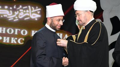 أعلى هيئة دينية في روسيا الاتحادية تهدي وزير الأوقاف وسام الفخر 