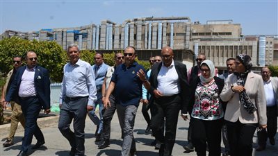 وزير قطاع الأعمال العام يتفقد مصانع شركتي العربية وممفيس للأدوية