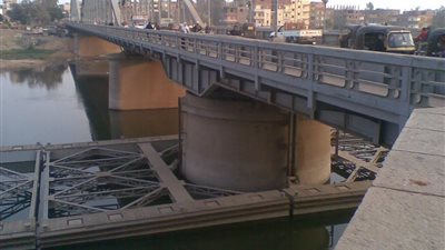 المسامير اتسرقت.. أول تعليق من النقل بشأن انحراف كوبري سمنود على النيل