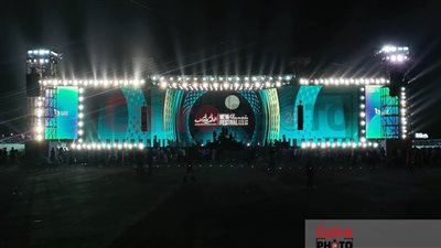 الاستعدادات النهائية لـ حفل تامر حسني بمهرجان العلمين | صور