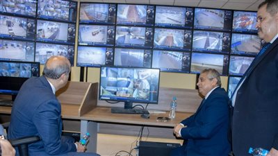 وزير الطيران يتفقد مطار برج العرب ويتابع أعمال تطوير مبنى الركاب الجديد لبدء تشغيله