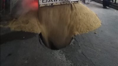 استمرار أعمال إصلاح هبوط أرضي بالإسكندرية| صور