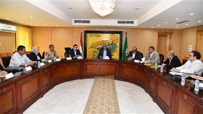 محافظ الفيوم خلال اجتماعه بالقيادات التنفيذية: رضا المواطن على رأس الأولويات