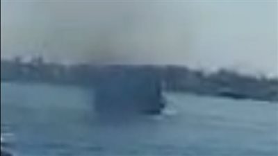 الدخان الأسود غطى النيل.. فندق عائم يثير غضب أهالي الأقصر: بيلوثوا الجو ومحدش بيفتش عليهم