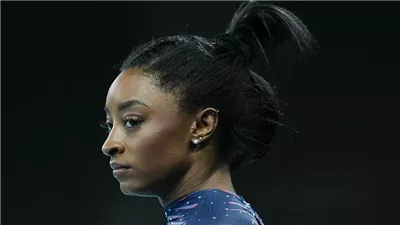 كم تبلغ ثروة سيمون بايلز الفائزة بالميدالية الذهبية الأولمبية في الجمباز؟