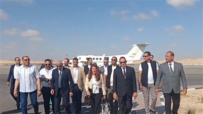محافظ شمال سيناء يستقبل السفيرة الأمريكية بالقاهرة في مطار العريش