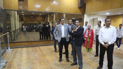 وزير الثقافة في زيارة مفاجئة للسيرك القومي ومسارح البالون والغد والسامر | صور