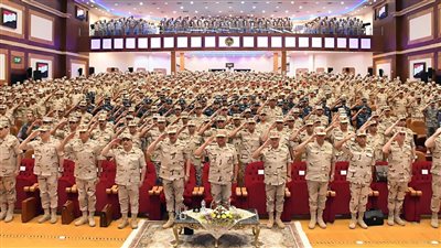 وزير الدفاع يلتقي رجال الجيش الثالث الميداني وقيادة قوات شرق القناة لمكافحة الإرهاب