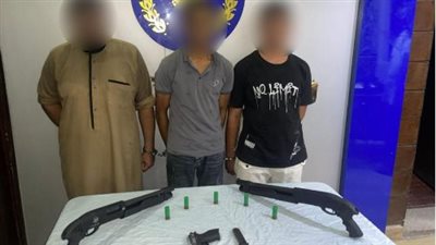 ضبط 3 أشخاص لحيازتهم أسلحة نارية وذخائر بالقاهرة 