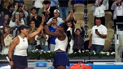 مراتب كرتونية وأثاث رخيص.. نجمة تنس أمريكية تعلن مغادرة فريقها القرية الأولمبية بباريس│بث مباشر 