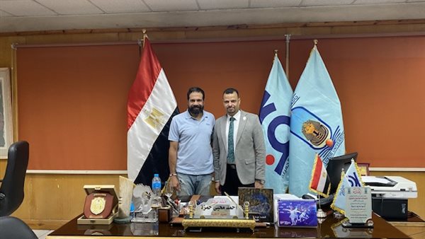 عميد كلية الفنون